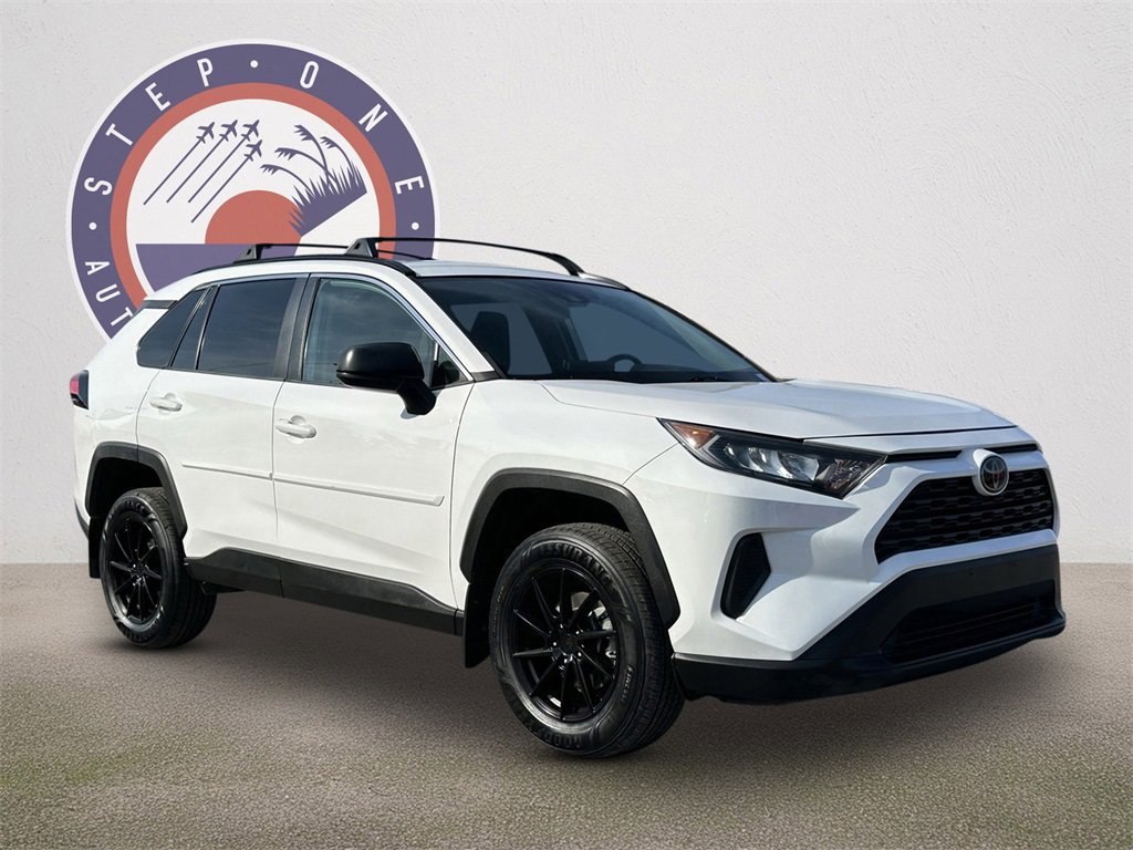 Used 2019 Toyota RAV4 LE image 2
