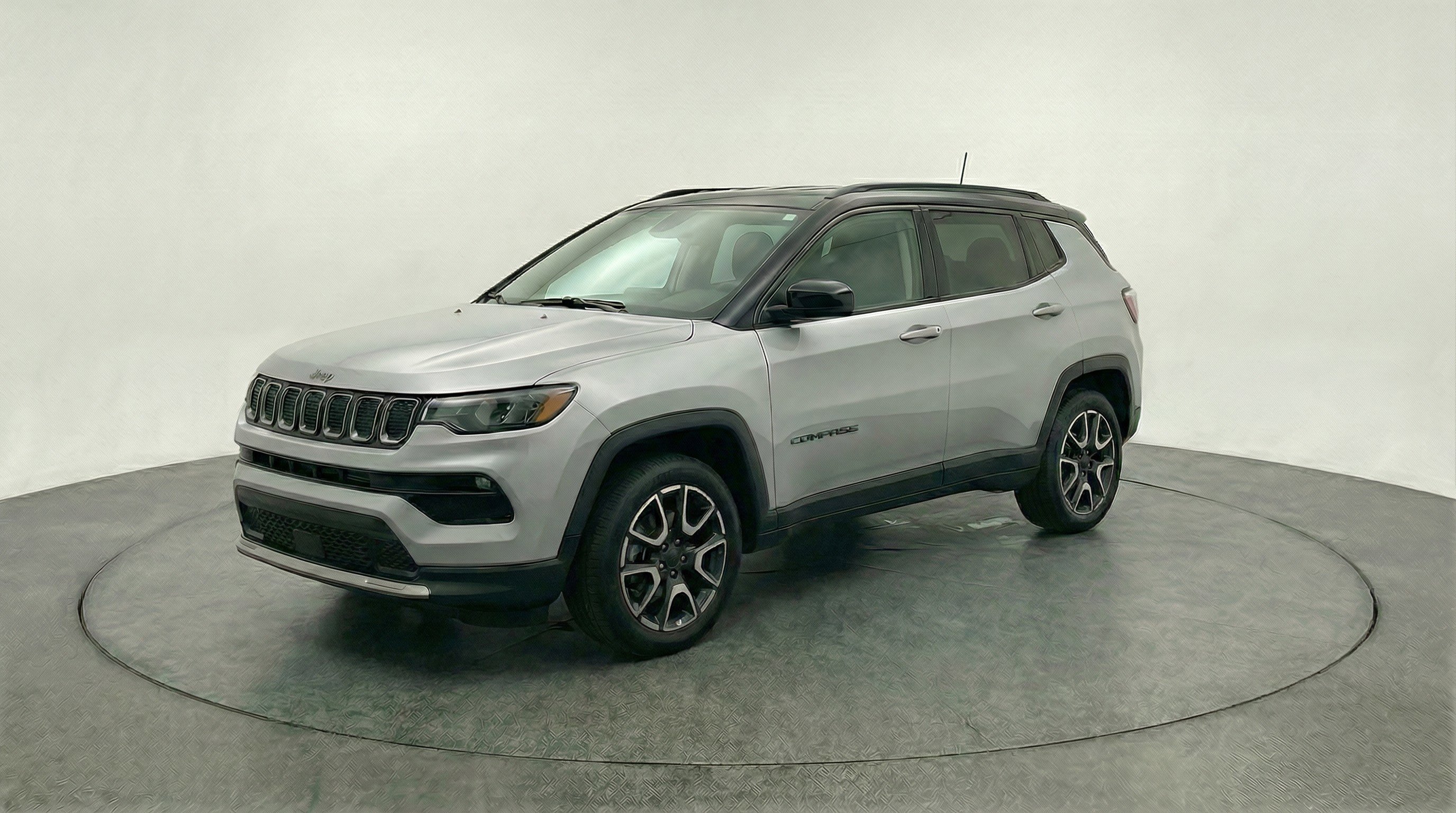 Used 2025 Jeep Compass Trailhawk AWD/4WD image 3