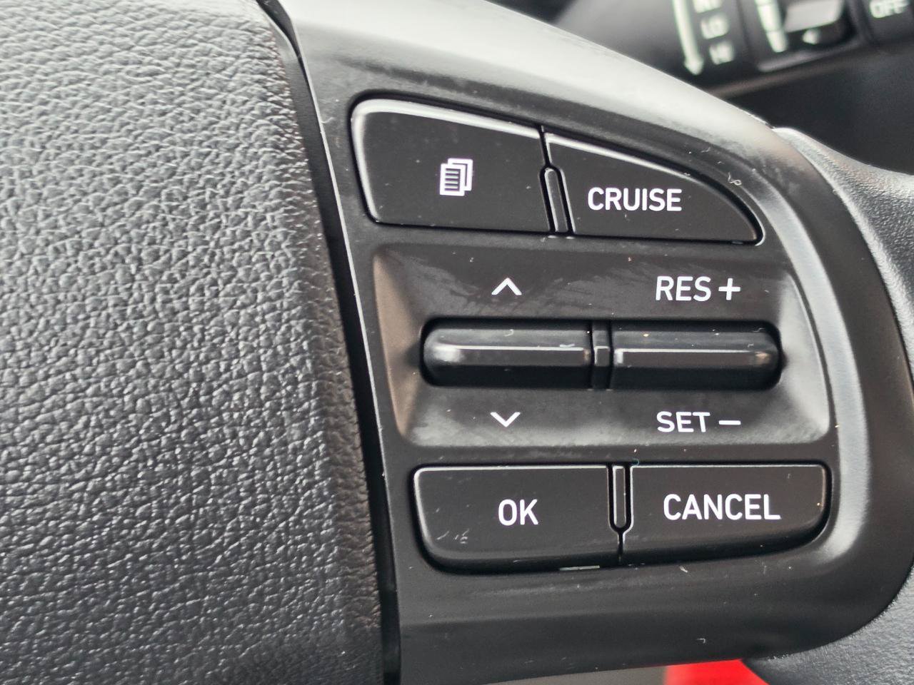 Used 2022 Hyundai Venue SEL FWD image 19