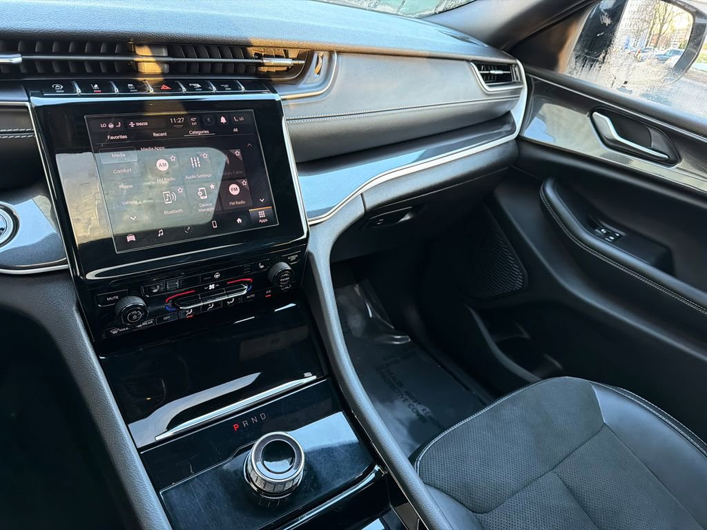 Used 2023 Jeep Grand Cherokee Altitude image 24