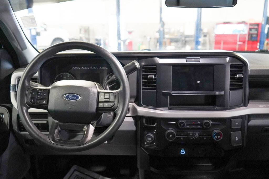 Used 2025 Ford F250 XL AWD/4WD image 13