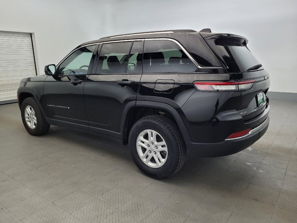 Used 2023 Jeep Grand Cherokee Laredo AWD/4WD image 3