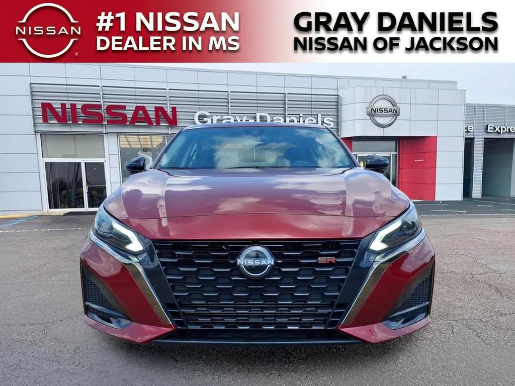 Certified 2024 Nissan Altima 2.0 SR FWD image 2