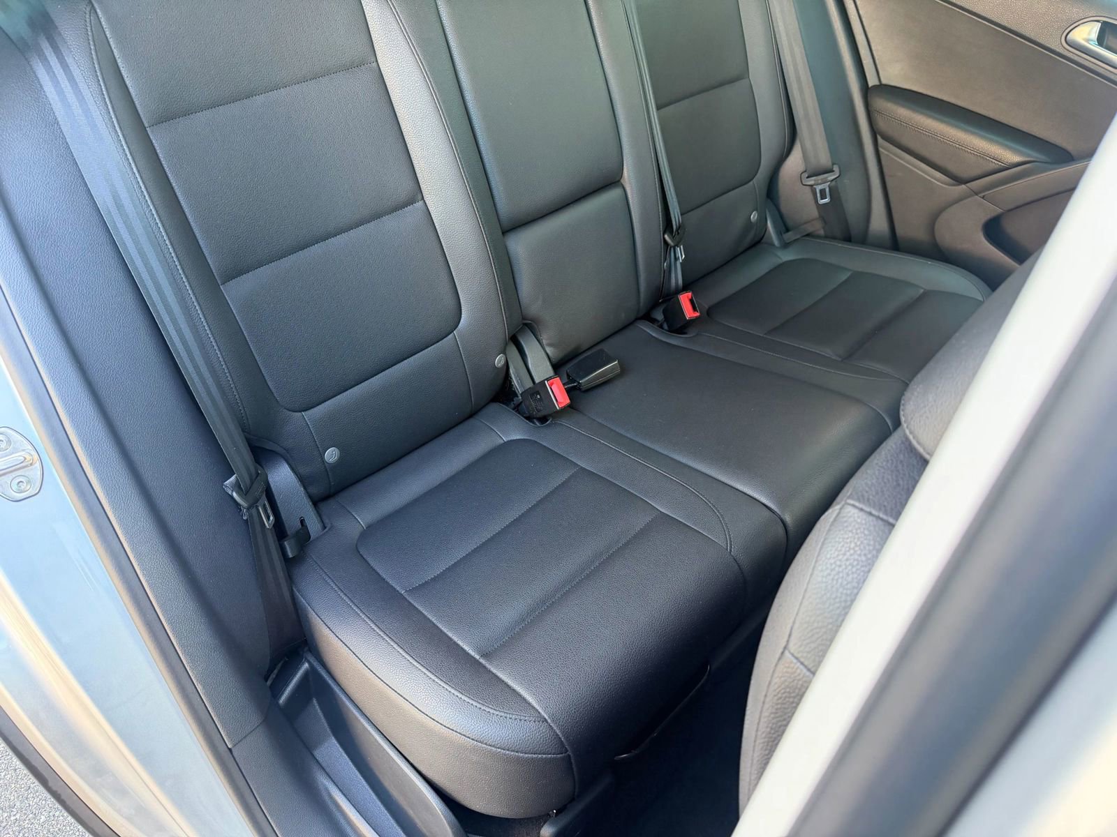 Used 2015 Volkswagen Tiguan SE image 20