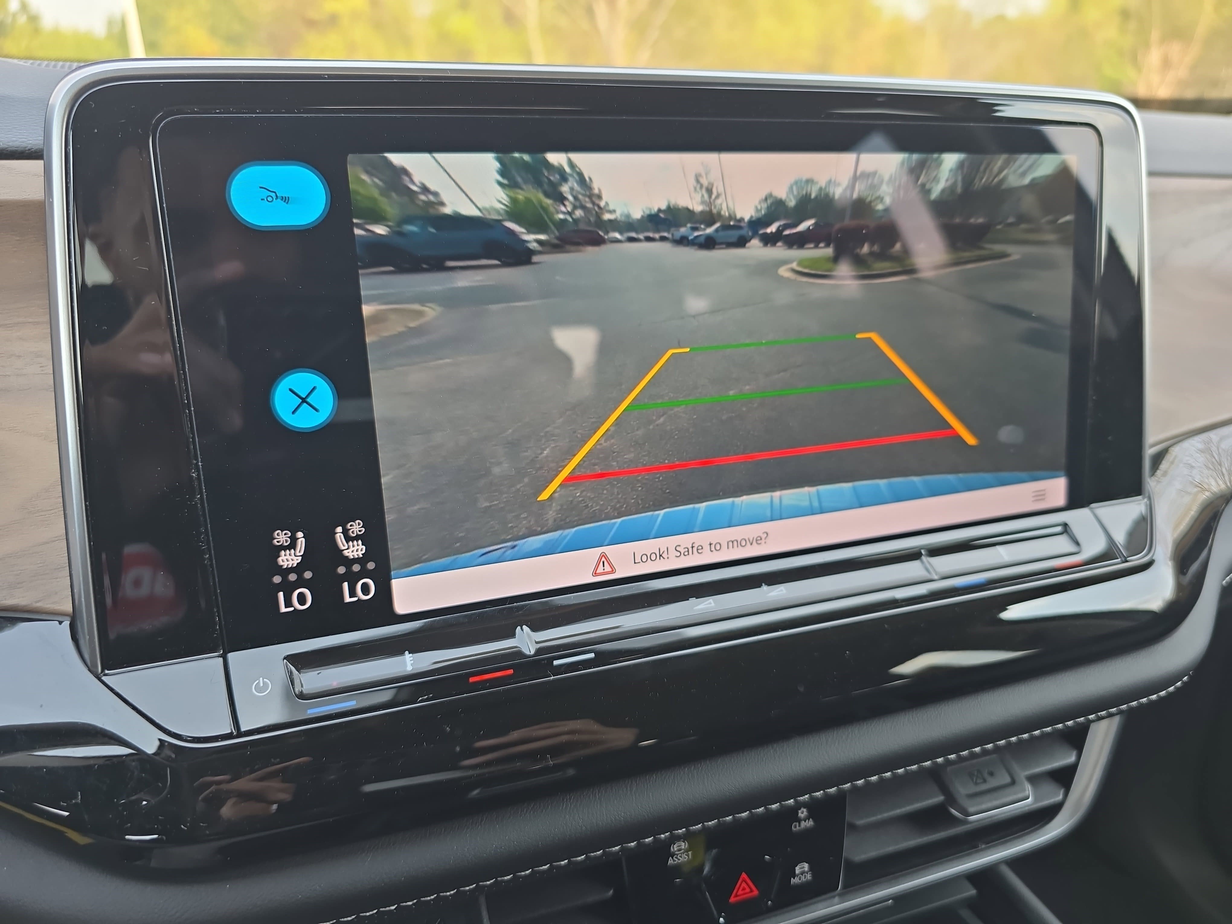 Used 2024 Volkswagen Atlas SE image 25