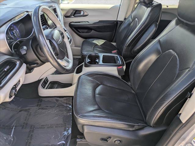 Used 2019 Chrysler Pacifica Limited FWD image 16