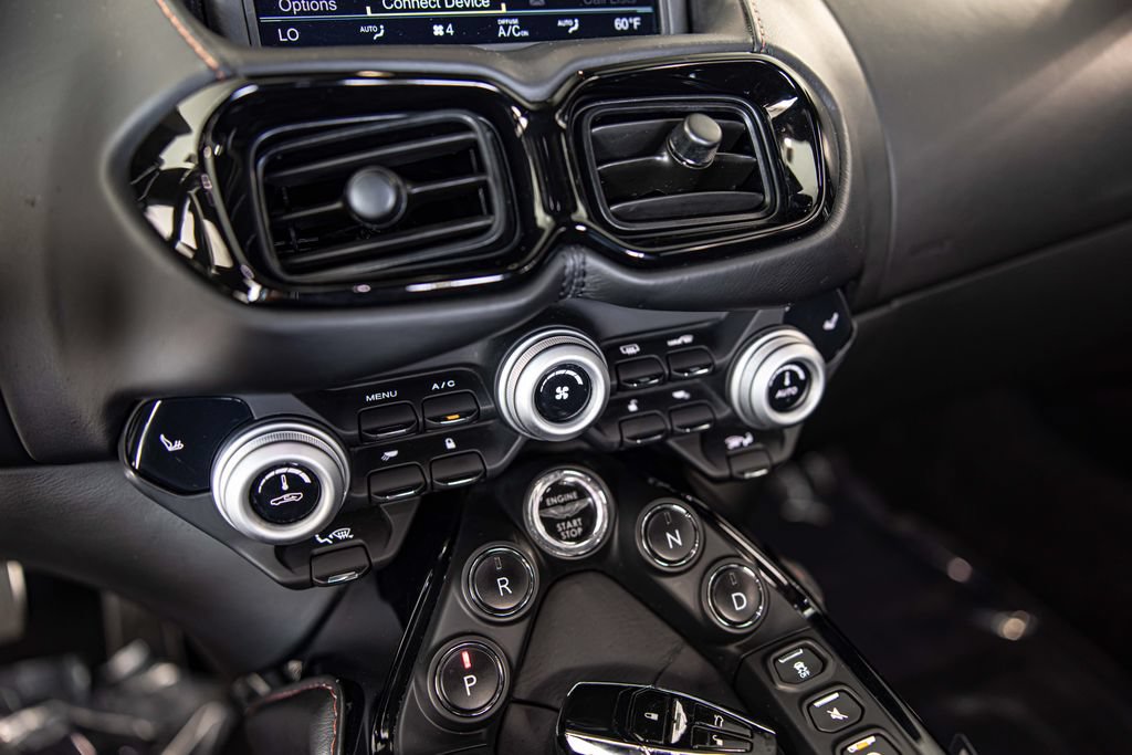 Used 2019 Aston Martin V8 Vantage Coupe RWD image 25