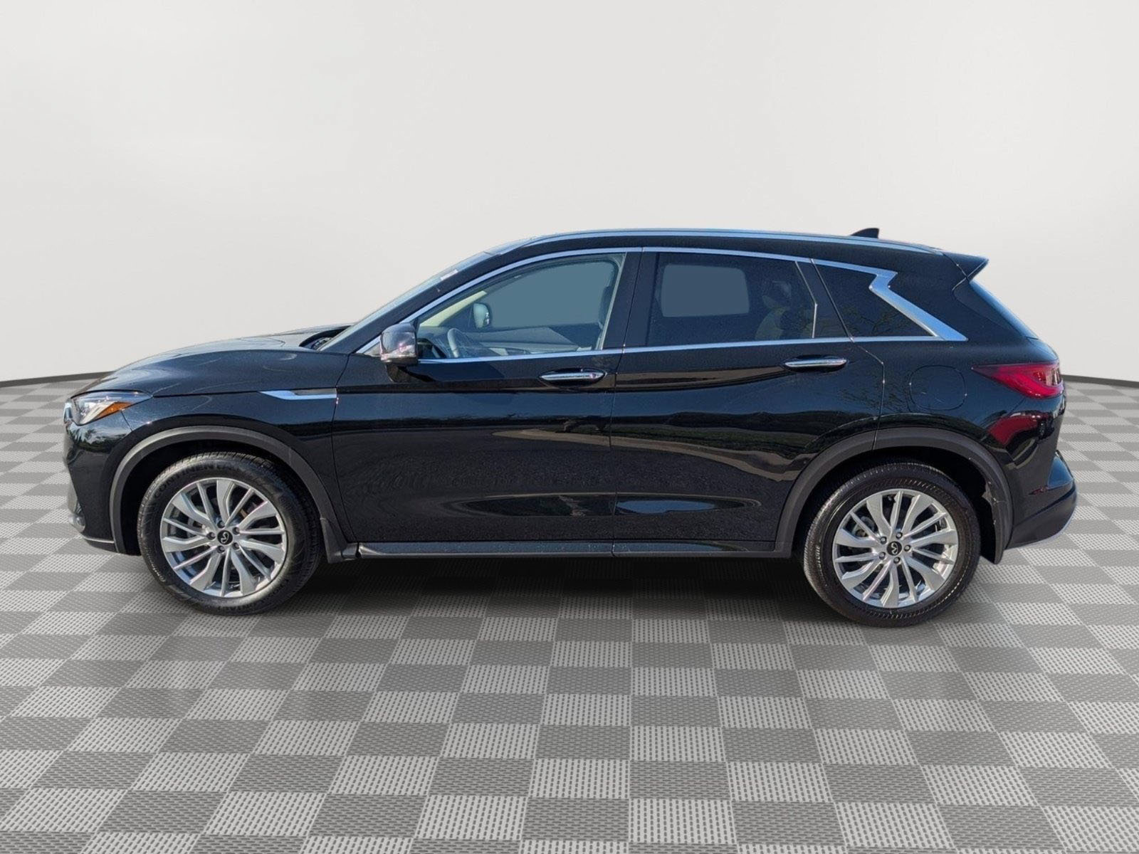 Used 2023 INFINITI QX50 Luxe AWD/4WD image 2