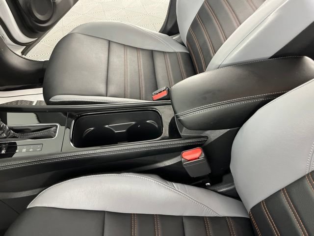 Used 2024 Nissan Kicks SR w/ SR Premium Package FWD image 29