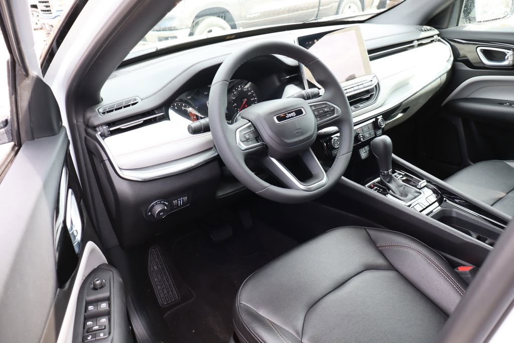 Used 2024 Jeep Compass Limited image 12