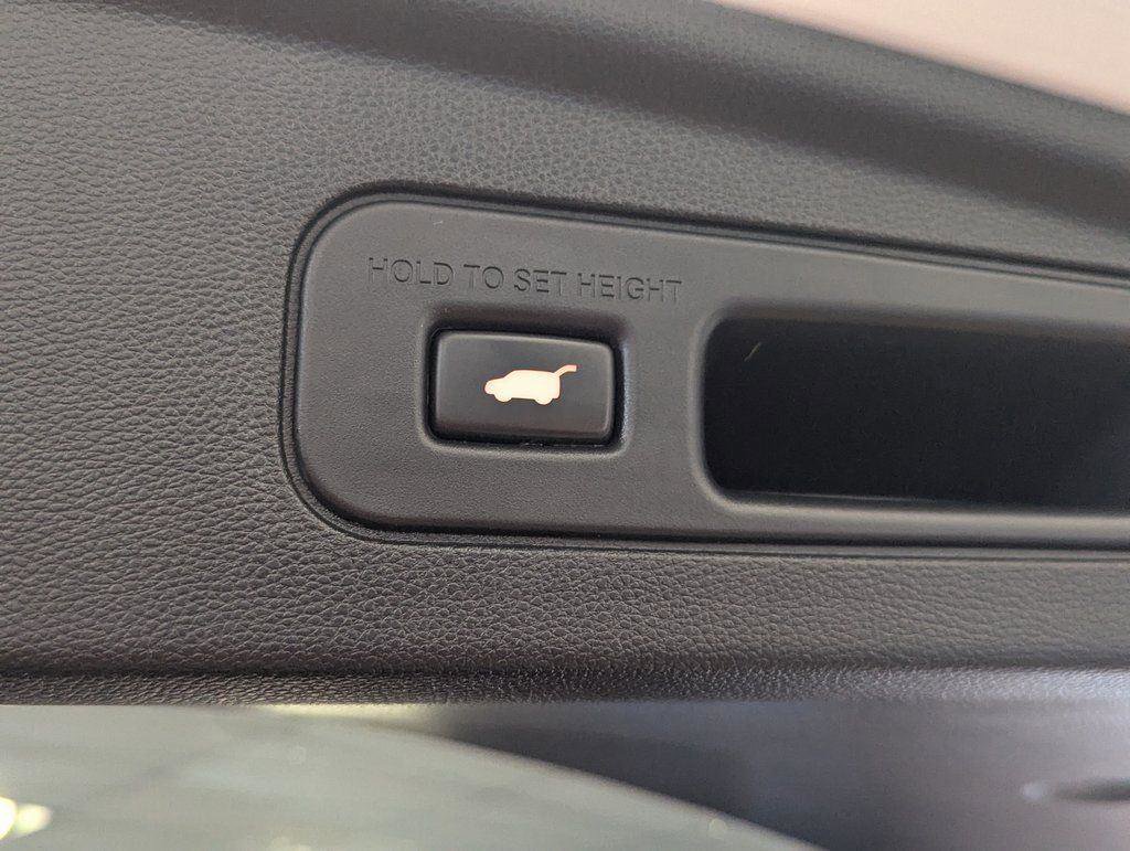 Used 2025 Acura MDX SH-AWD w/ Technology Package image 32
