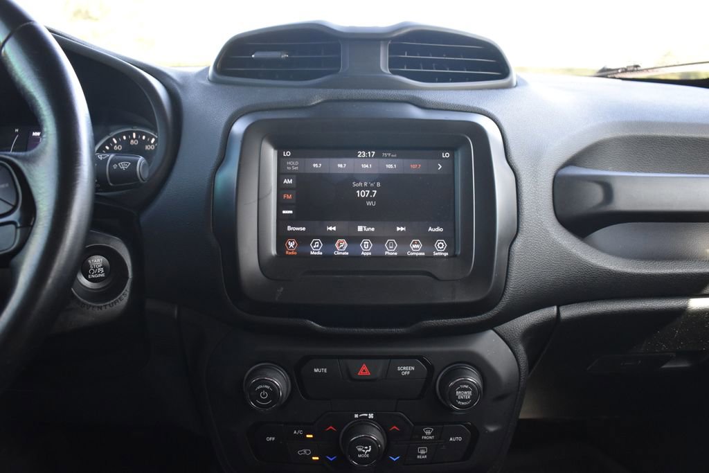 Used 2018 Jeep Renegade Altitude FWD image 17