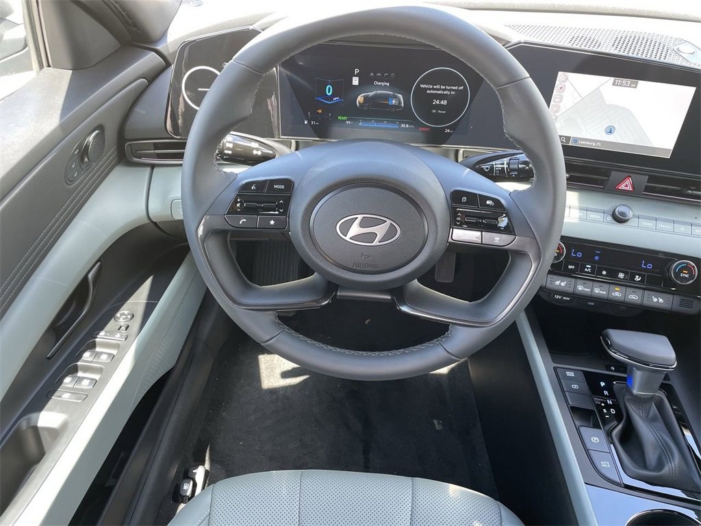 New 2025 Hyundai Elantra Limited image 4