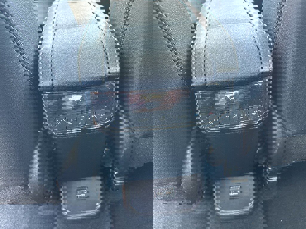 Used 2024 Toyota Highlander XLE image 13