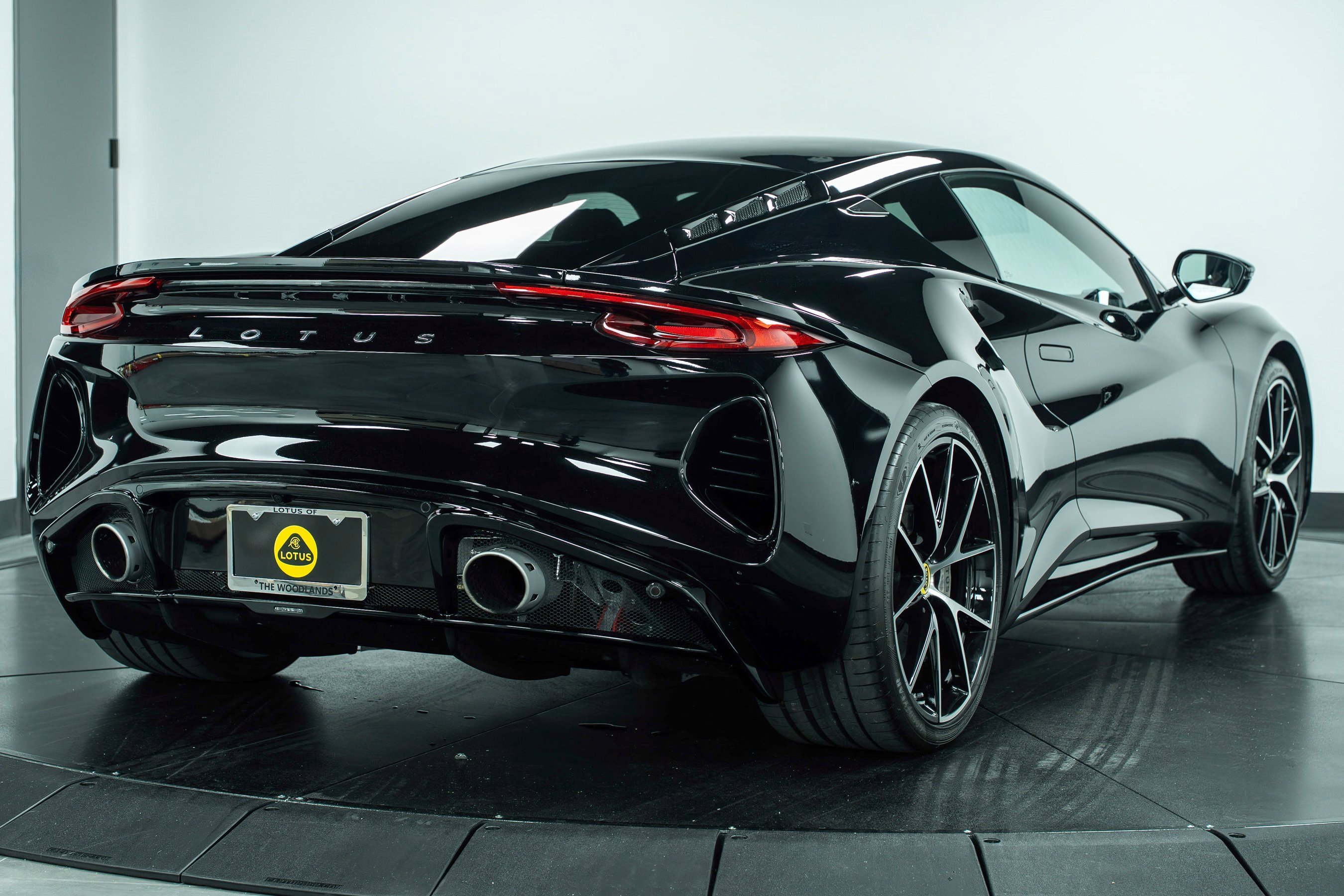 New 2025 Lotus Emira image 3