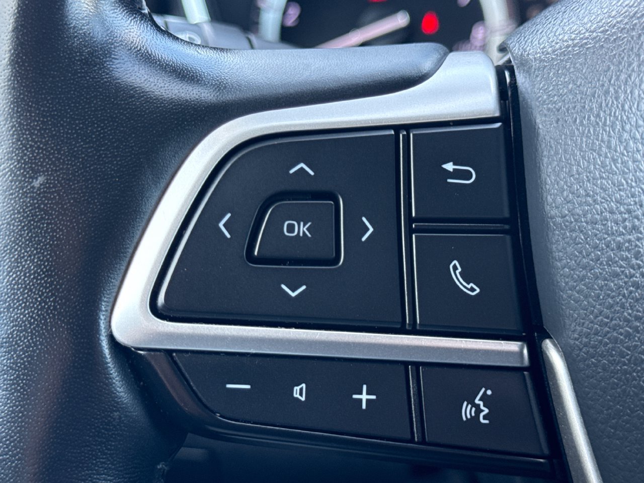 Used 2022 Toyota Highlander XLE AWD/4WD image 27