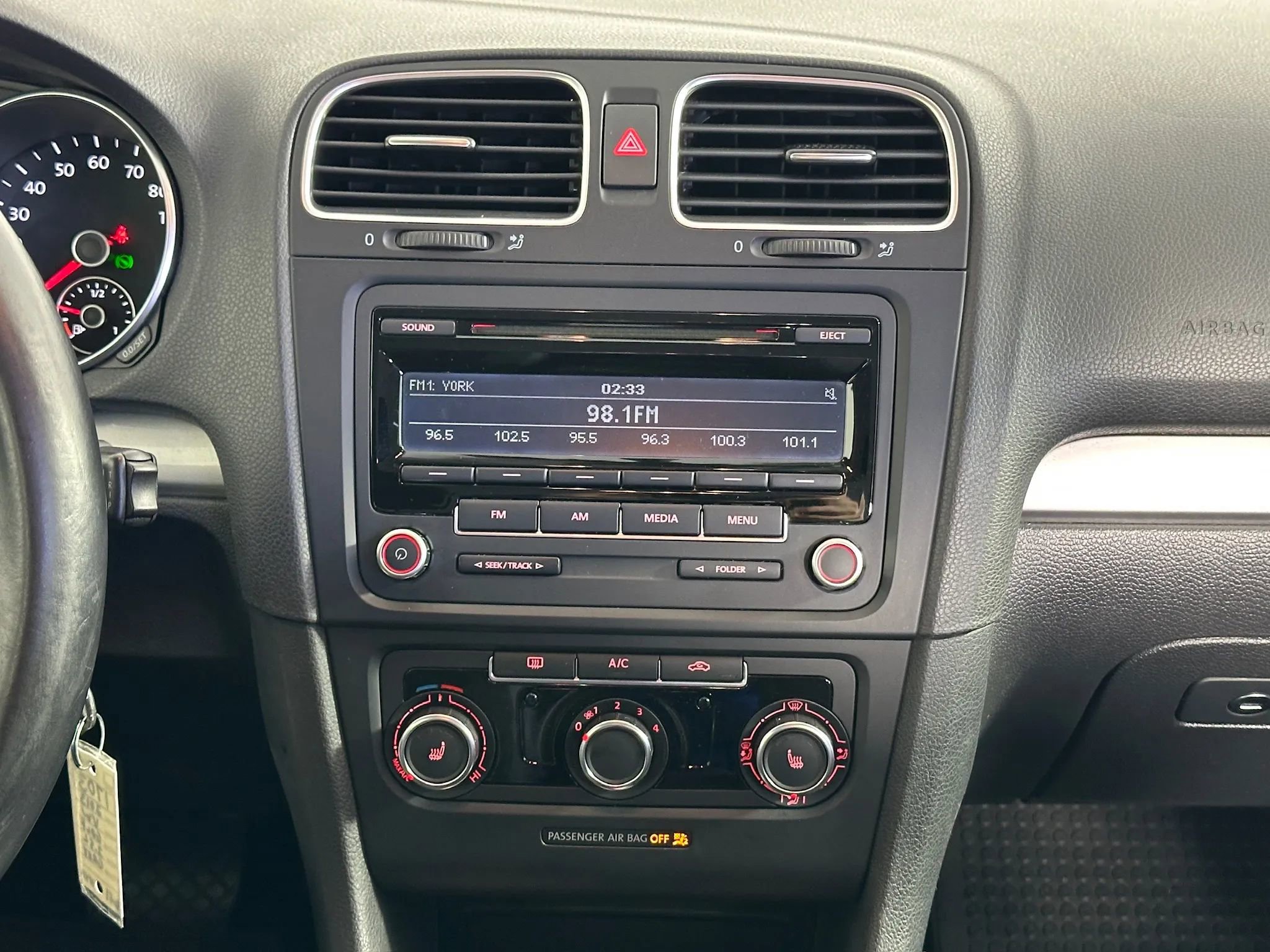 Used 2013 Volkswagen Golf 4-Door FWD image 11