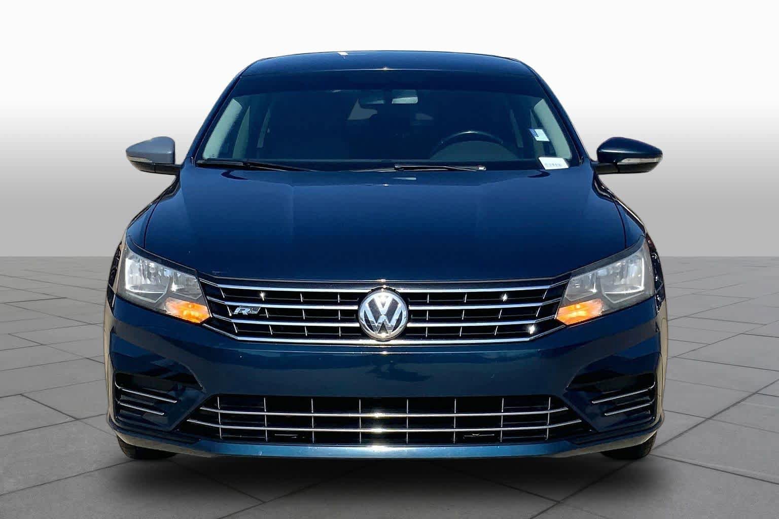Used 2018 Volkswagen Passat 2.0T R-Line FWD image 4