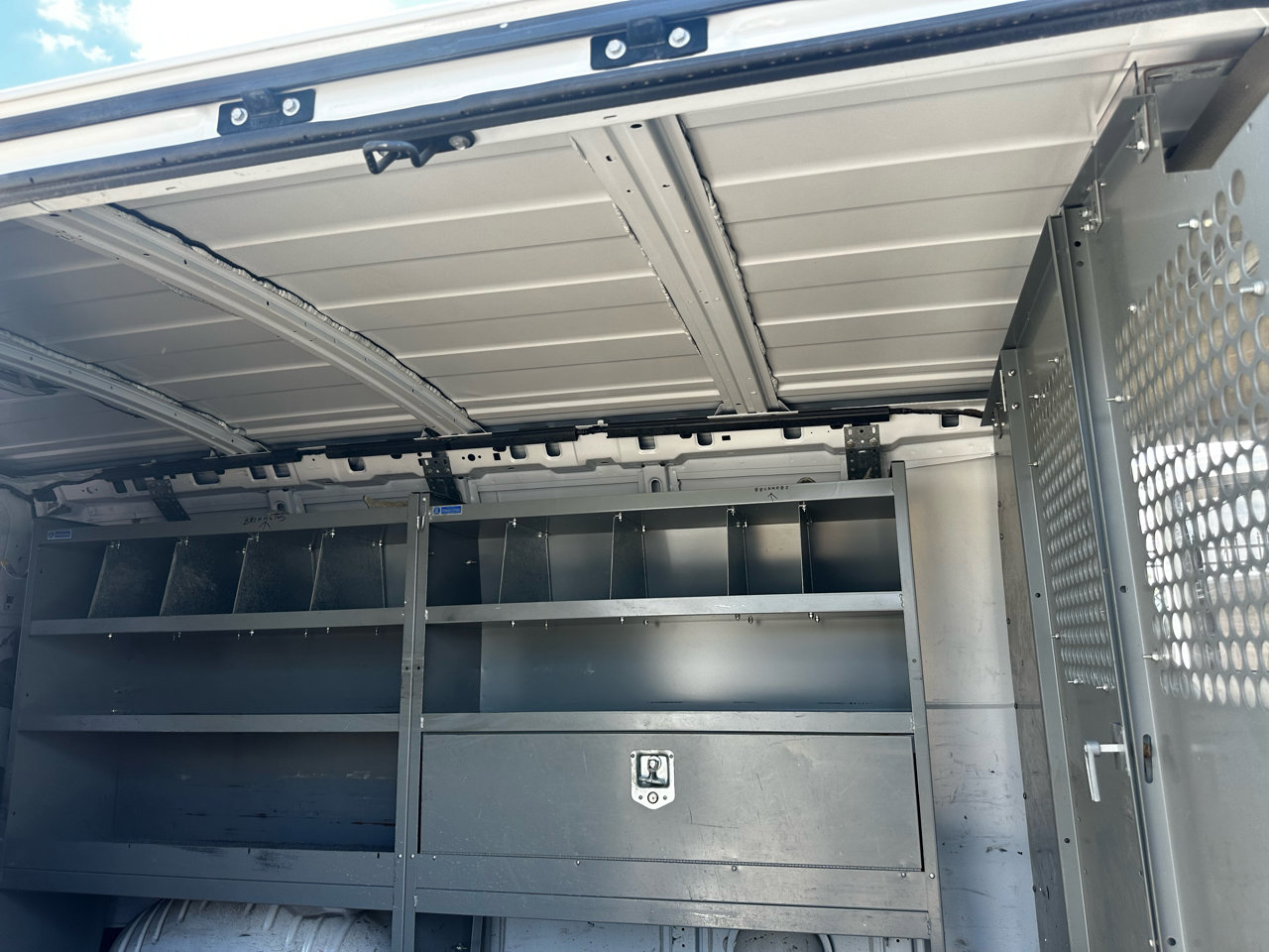 Used 2001 Chevrolet Express 1500 image 23