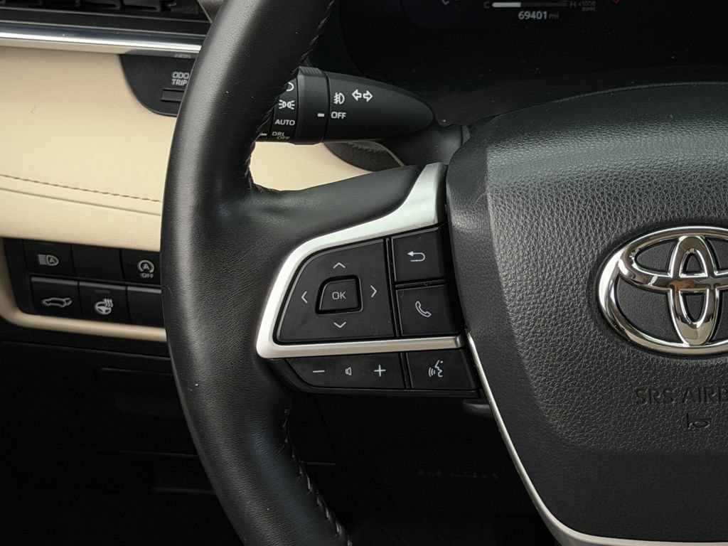 Used 2023 Toyota Highlander Limited FWD image 14