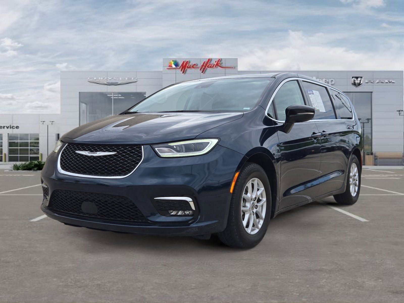 Used 2024 Chrysler Pacifica Touring-L