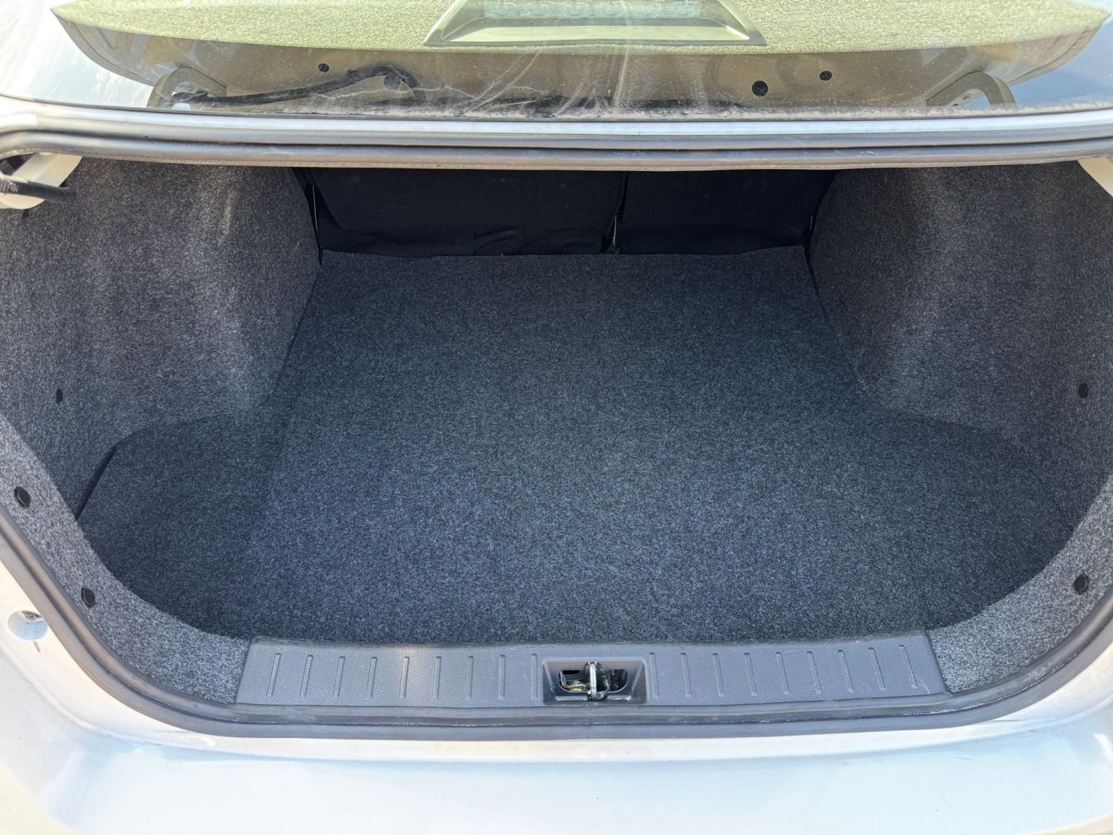 Used 2025 Nissan Versa SV image 27