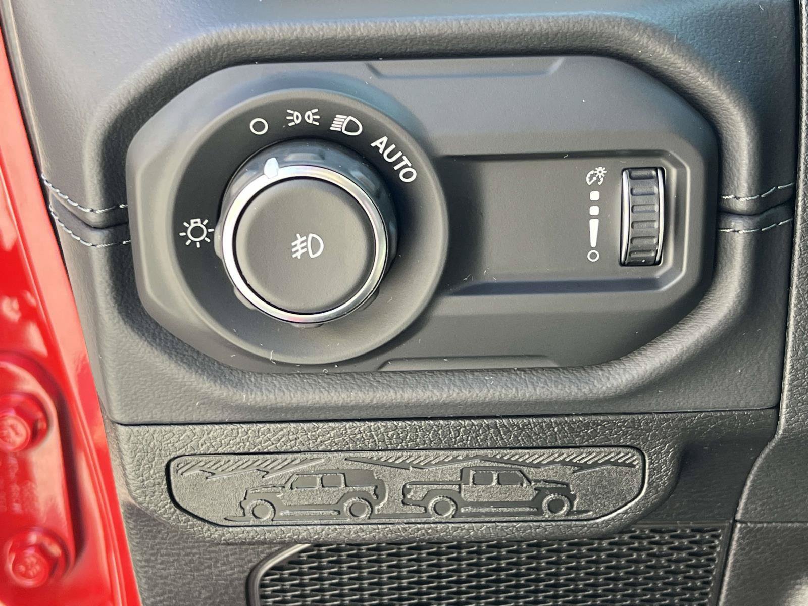 Used 2026 Jeep Wrangler Unlimited Sahara AWD/4WD image 38