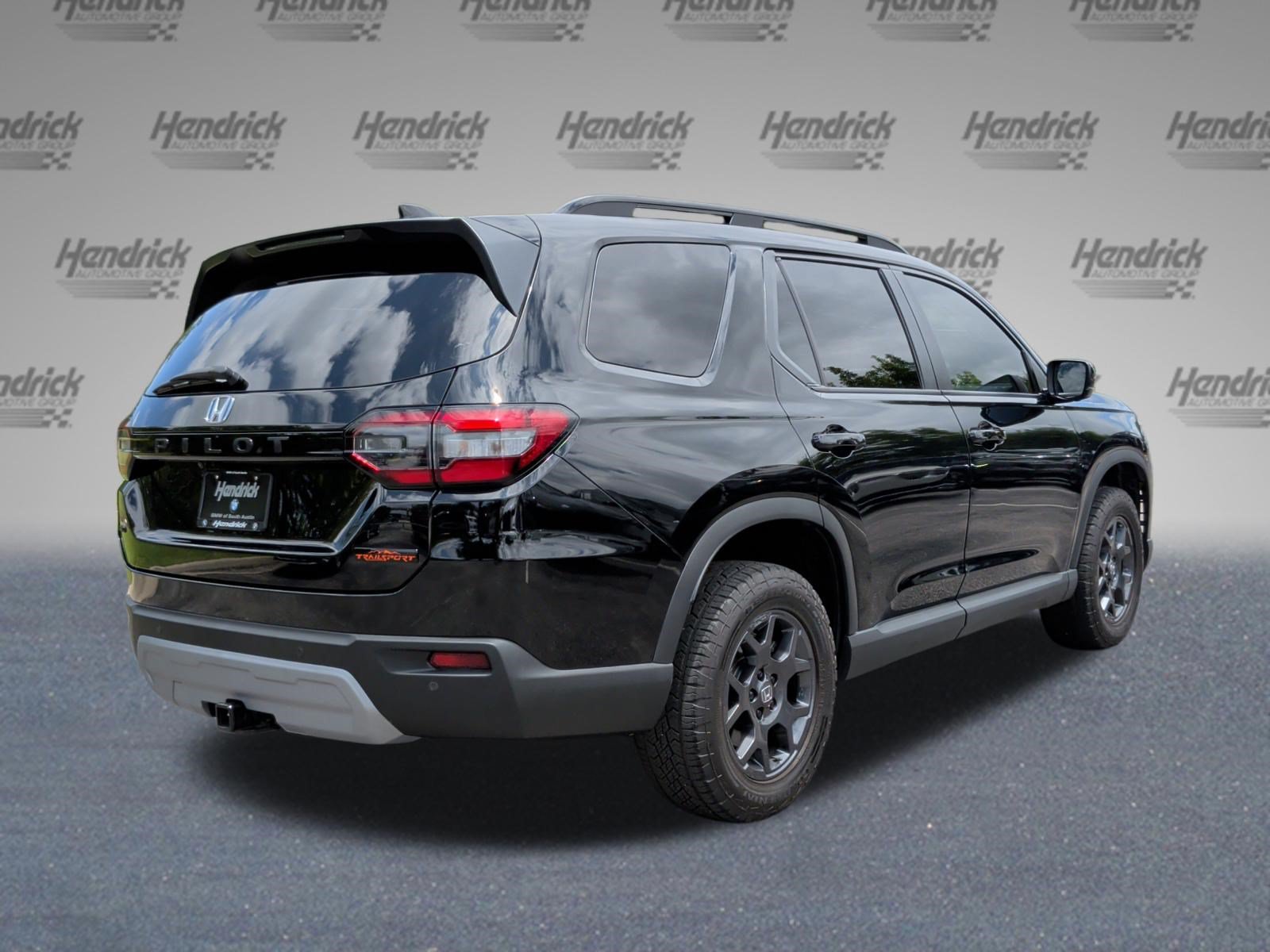 Used 2025 Honda Pilot TrailSport image 7