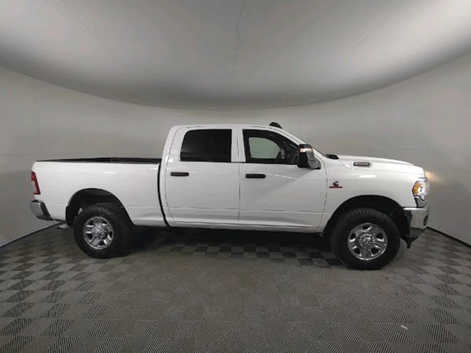 Used 2024 RAM 2500 Tradesman w/ Chrome Appearance Group AWD/4WD image 11