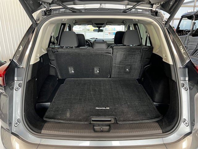 Used 2024 Nissan Rogue SV image 16