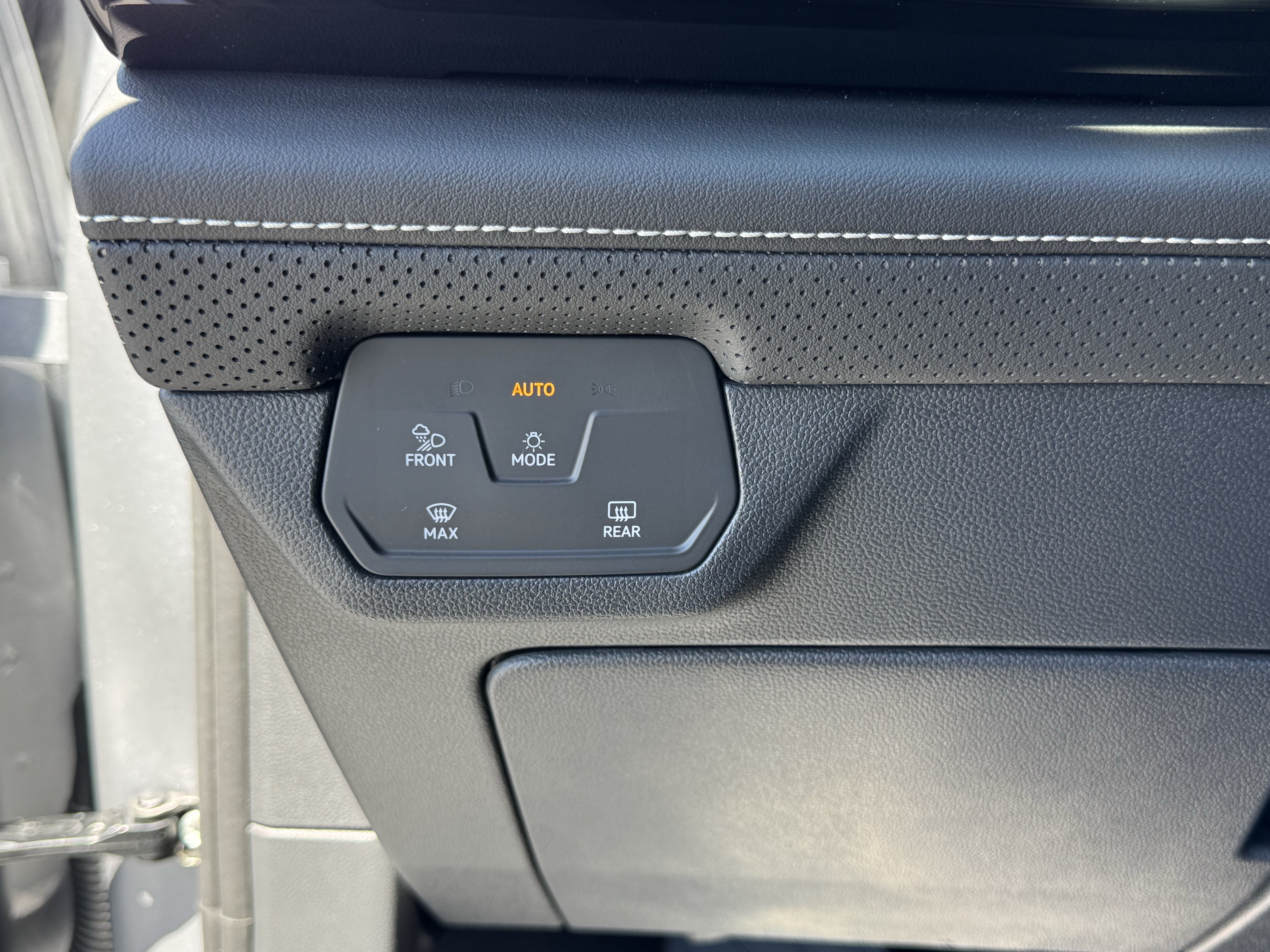 Used 2026 Volkswagen Atlas SE FWD image 29