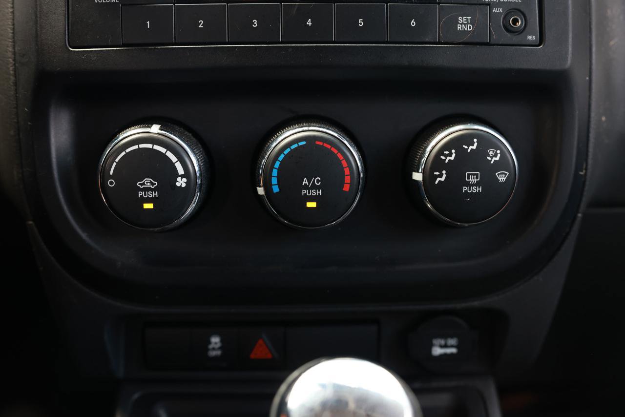 Used 2015 Jeep Compass Sport w/ Power Value Group FWD image 28