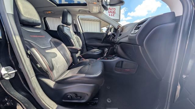 Used 2020 Jeep Compass Trailhawk w/ Leather Interior Group AWD/4WD image 39