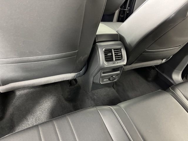 Used 2023 Volkswagen Tiguan SE image 42