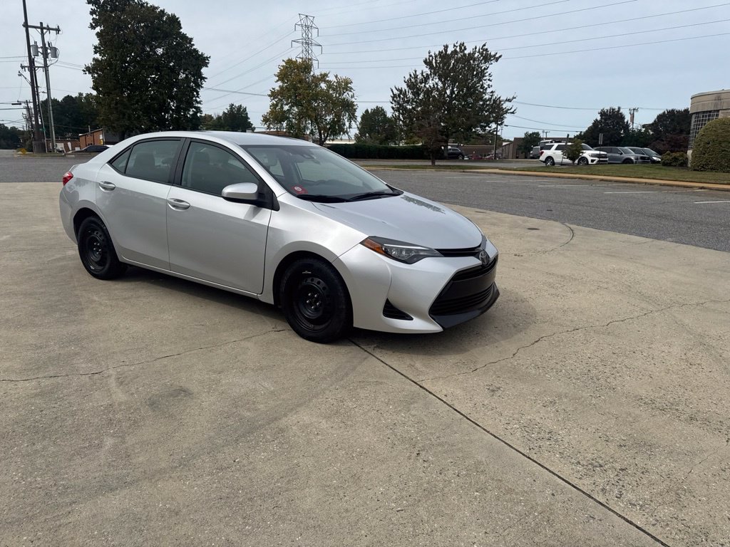 Used 2017 Toyota Corolla LE FWD image 5