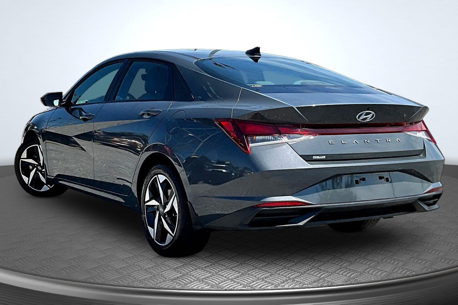 Used 2023 Hyundai Elantra SEL w/ Convenience Package FWD image 3