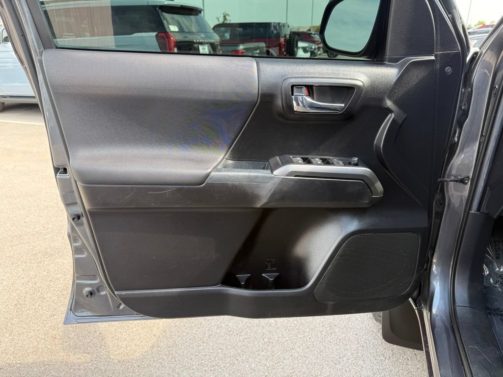 Used 2021 Toyota Tacoma TRD Off-Road AWD/4WD image 8