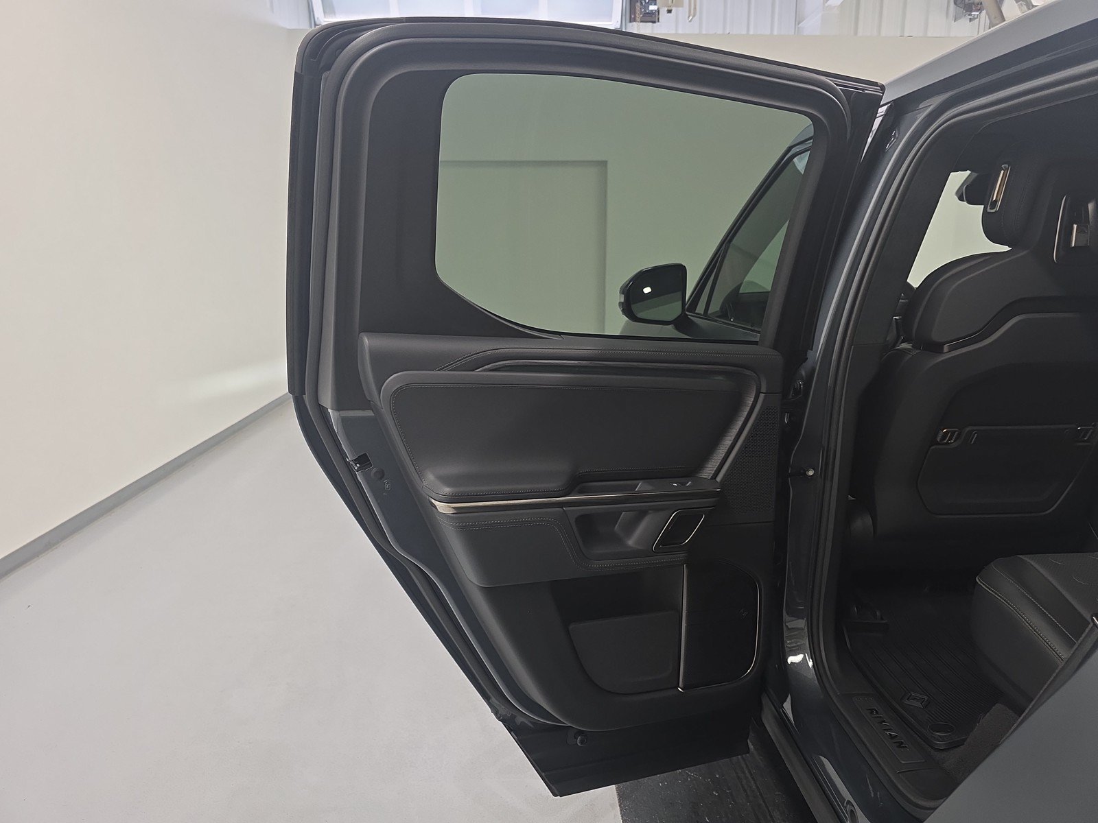 Used 2024 Rivian R1T Adventure AWD/4WD image 17