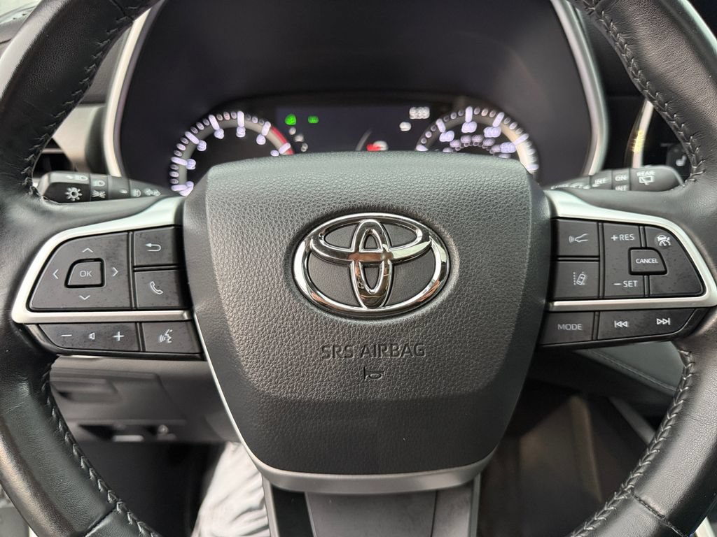Used 2023 Toyota Highlander XLE AWD/4WD image 20