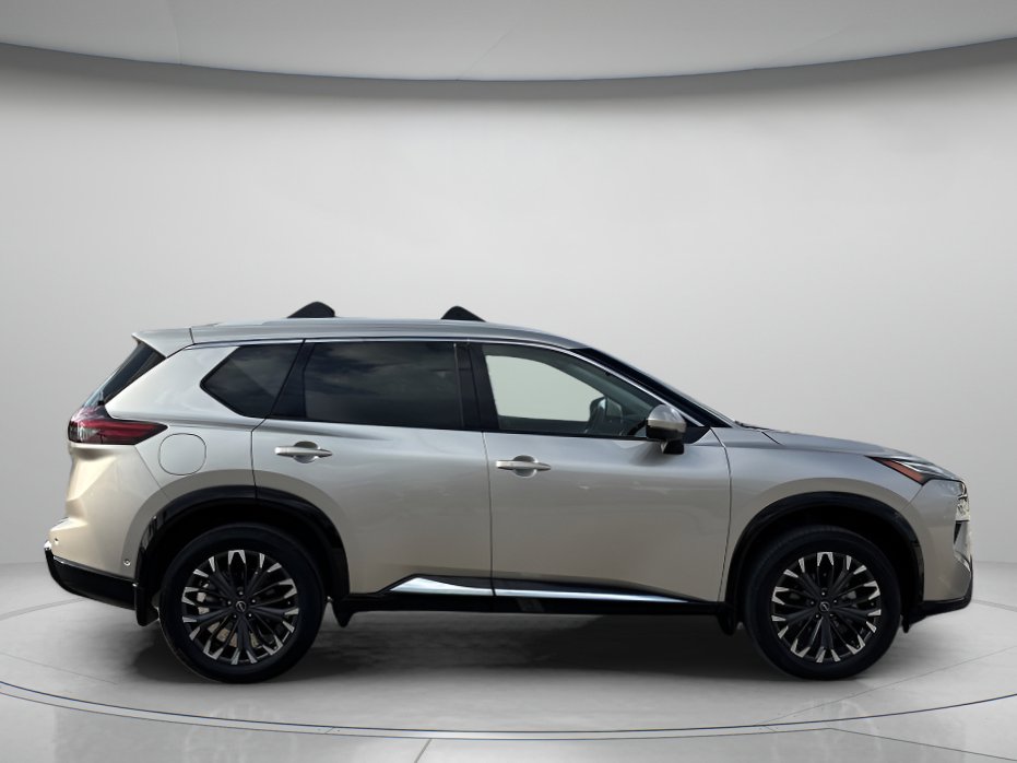 Used 2025 Nissan Rogue Platinum w/ Platinum Premium Package image 2