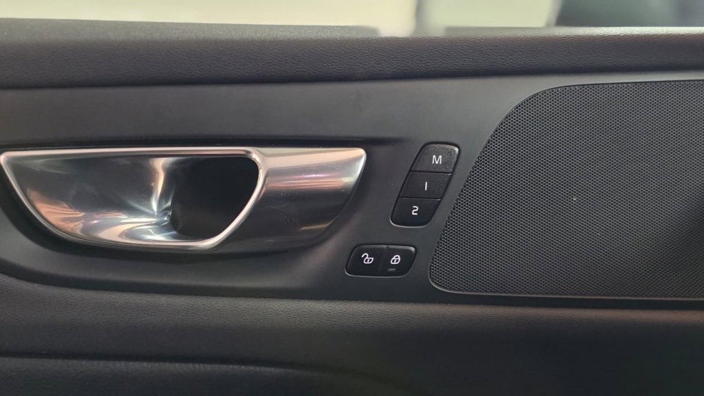 Used 2021 Volvo V60 T5 Cross Country w/ Climate Package image 23