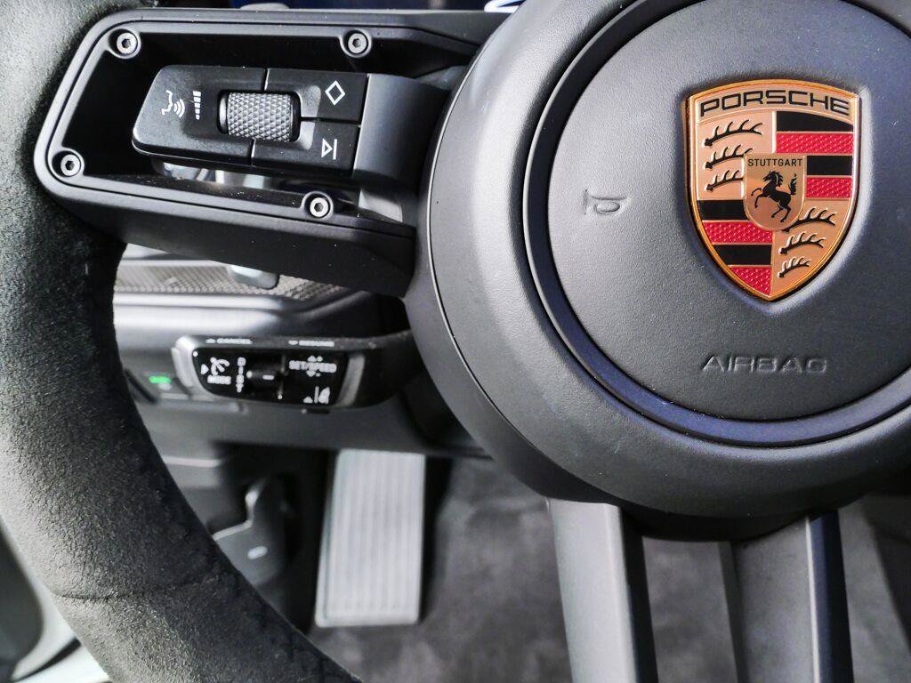 Certified 2025 Porsche Cayenne GTS AWD/4WD image 15