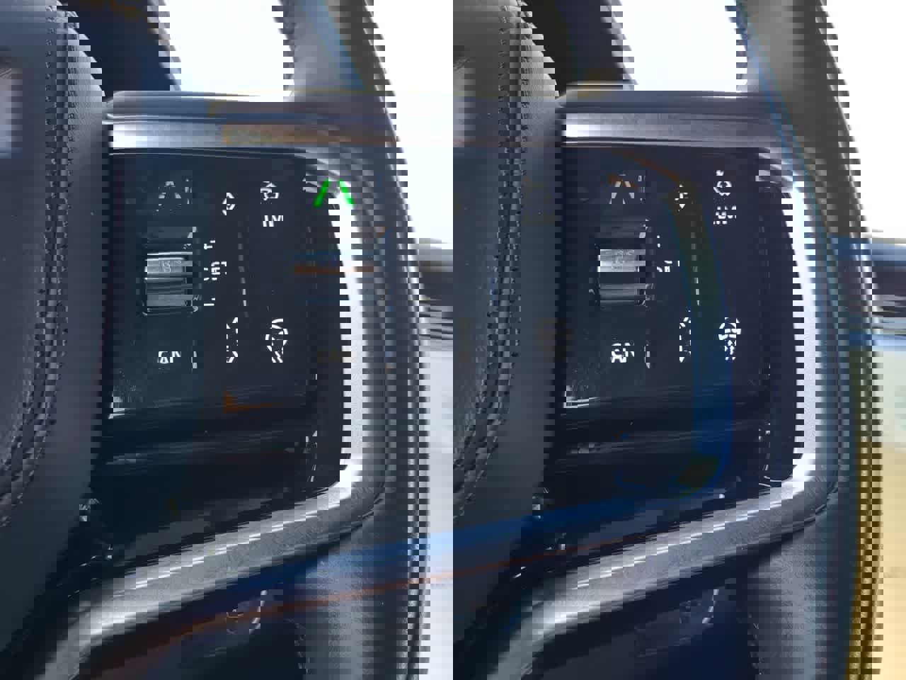 Used 2025 Land Rover Range Rover Sport SE image 26