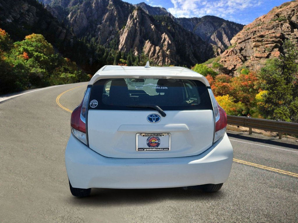 Used 2016 Toyota Prius C Three FWD image 4