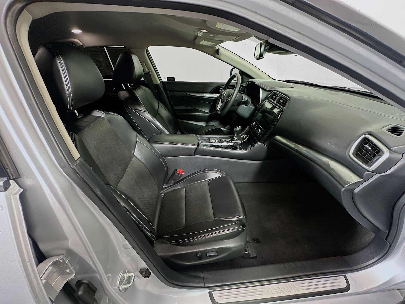 Used 2022 Nissan Maxima SV w/ Floor Mat Group FWD image 29