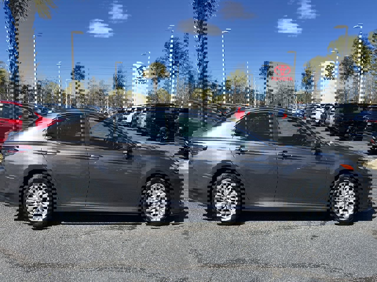 Used 2022 Toyota Camry LE image 11