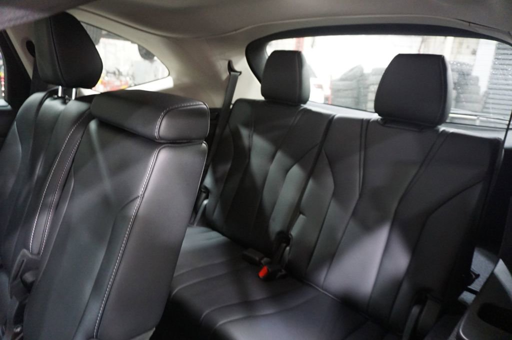 Used 2023 Acura MDX SH-AWD w/ Technology Package image 16