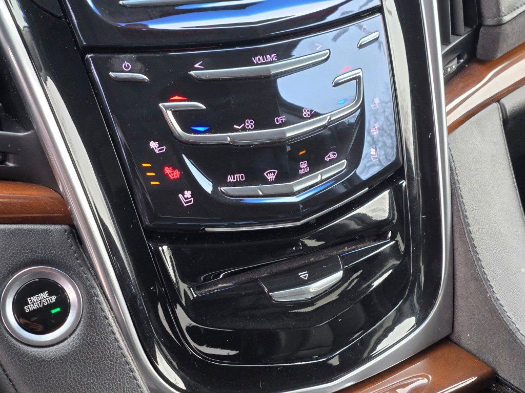 Used 2019 Cadillac Escalade Premium Luxury image 28