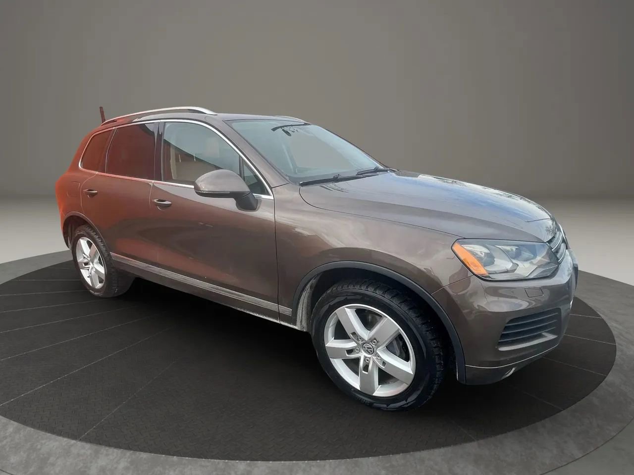 Used 2013 Volkswagen Touareg TDI image 23
