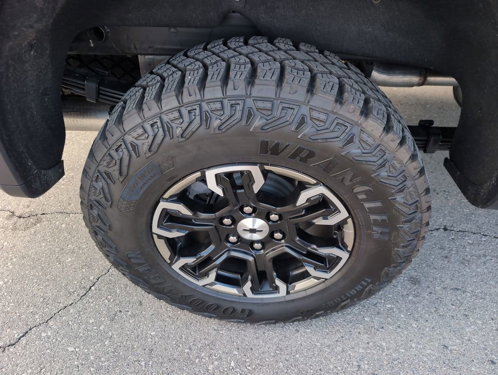 Used 2022 Chevrolet Silverado 1500 ZR2 w/ Technology Package image 9